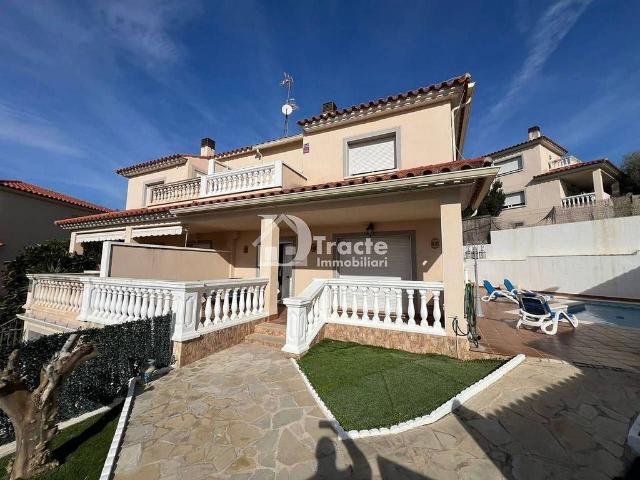 Casa en venta en Roda de Barà, de 208 m² 4 habitaciones por 420.000