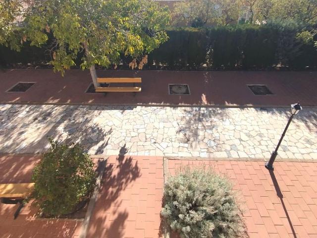 Casa en venta en Roda La. Casa rural con piscina cubierta, zonas deportivas y múltiples posibilidades, a un paso del núcleo urbano. Casas Roda.