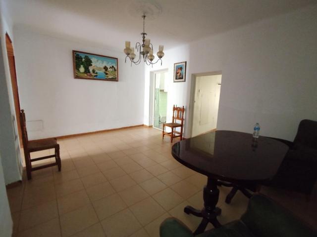 Casa en venta en Roda La. Oportunidad vivienda con patio y gran potencial. Casas Roda.