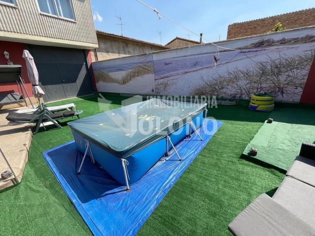 Casa en venta en Rodezno. Amplia Casa independiente con parcela privada y amplio garaje txoko. Casas.