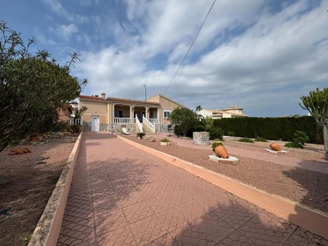 Casa en venta en Rojales. Casas.