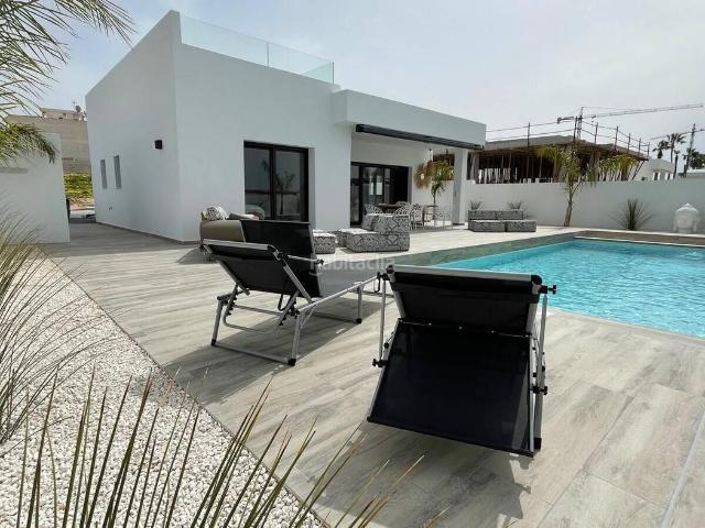 Casa en venta en Rojales. Casas.