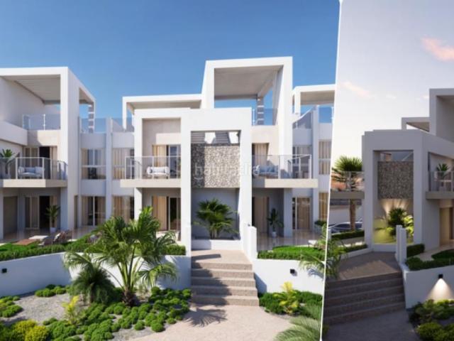 Casa en venta en Rojales. Bungalow de 2 dormitorios y 2 baños con piscina y jardín en Ciudad Quesada. Casas.