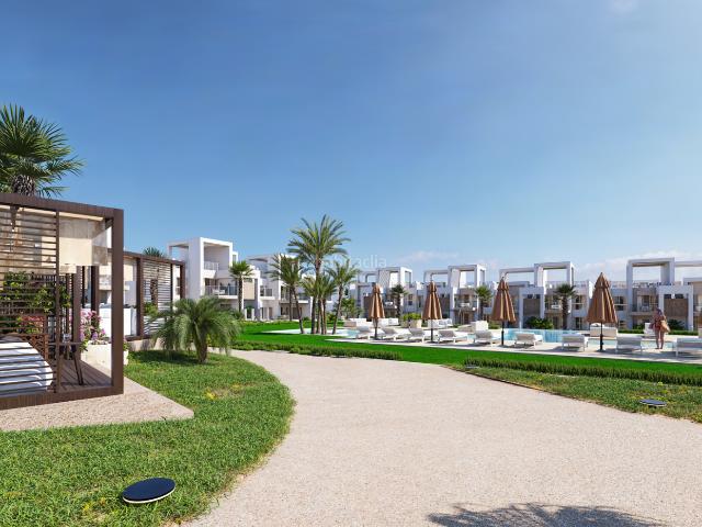 Casa en venta en Rojales. Bungalows de 2 o 3 habitaciones y 2 baños en una zona muy tranquila de Ciudad Quesada, con jardín privado o solárium. Estas vivien. Casas.