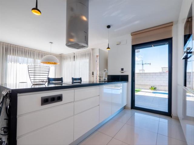 Casa en venta en Rojales. LUJO MODERNO ENTRE LIMONEROS TU REFUGIO EXCLUSIVO EN CIUDAD QUESADA. Casas.
