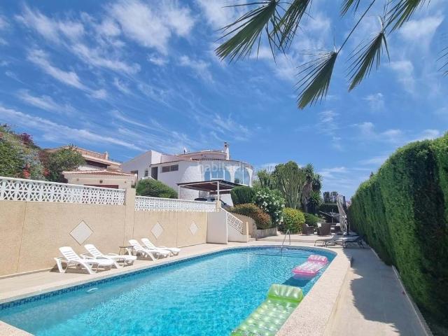 Casa en venta en Rojales. Magnífica propiedad a la venta completamente renovada con vistas y comodidades excepcionales, compuesta por dos pisos completamen. Casas.