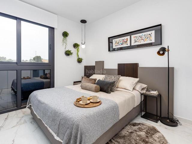 Casa en venta en Rojales. Maravilloso bungalow de 2 dormitorios con piscina y parking en Ciudad Quisada. Casas.