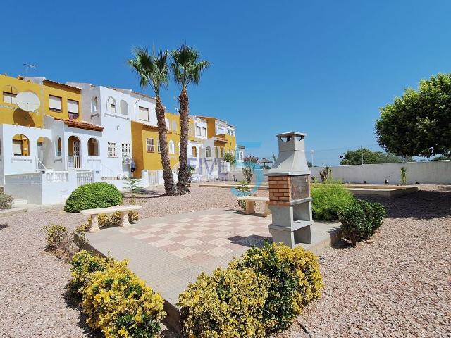 Casa en venta en Rojales, Rojales Hills Rosa Bungalows. Oportunidad en Ciudad Quesada por 105.000 ! Apartamento acogedor con 1 dormitorio y 1 baño 33 m en venta. La urbanización tiene to. Casas.