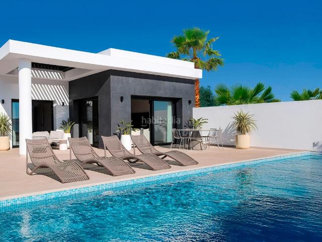 Casa en venta en Rojales. VILLAampnbspCON PISCINA Y GARAJE PRIVADOS EN CIUDAD QUESADAVIVIENDA REF AC001NDDESCRIPCIOacuteNEsta villa cuenta con una parcela d. Casas.