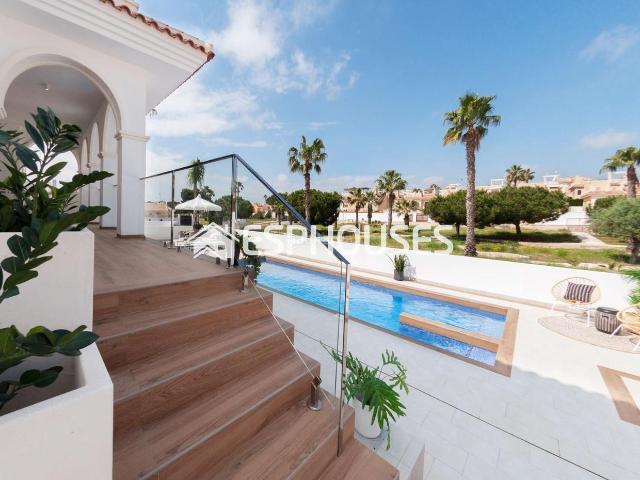 Casa en venta en Rojales. Villa de lujo en Doña Pepa Ciudad Quesada. Casas.