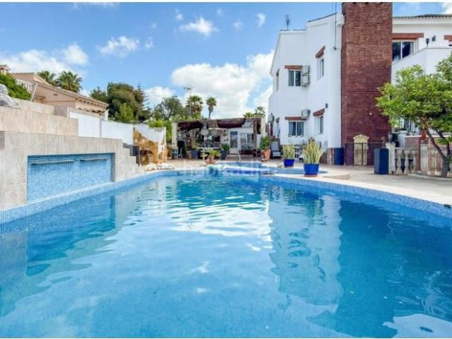 Casa en venta en Rojales. VILLA DE LUJO EXCEPCIONAL CON CASAS DE HUÉSPEDES, SPA PRIVADO Y JARDINES DE ESTILO RESORT EN CIUDAD QUESADA. Casas.