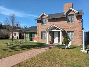 Casa en Venta en Roldan 3 dormitorios quincho y pileta