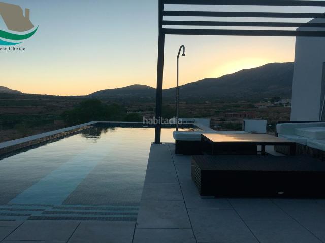 Casa en venta en Romana la. Villa llave en mano con increíbles vistas sobre cadenas montañosas cubiertas de pinos, viñedos y huertos. La propiedad en sí ofrec. Casas Romana.