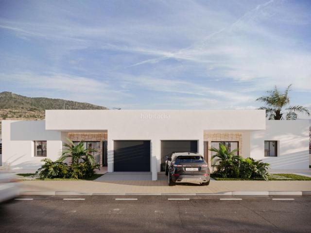 Casa en venta en Romana la. Descubra el potencial de estas dos viviendas de una sola planta pareadas, cada una de ellas con 3 dormitorios, dos baños, cocina. Casas Romana.
