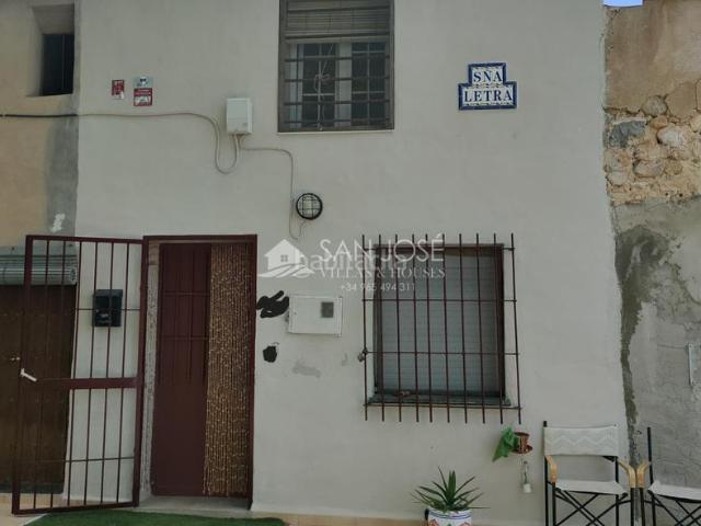 Casa en venta en Romana la. SE VENDE CASA DE CAMPO ADOSADA SEMIREFORMADA EN ZIONA TRANQUILA DEL TERMINO DE LA ROMANA. Casas Romana.