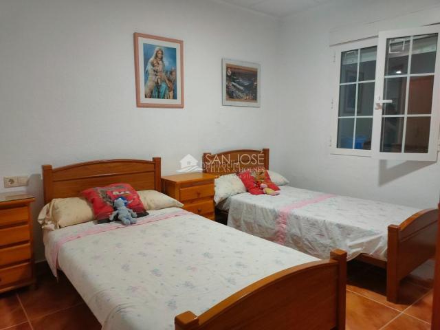 Casa en venta en Romana la. SE VENDE ESPLENDIDA CASA PARA ENTRAR A VIVIR EN LA ROMANA. Casas Romana.