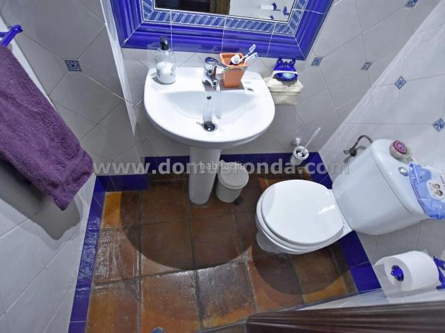Casa en venta en Ronda, Casco Histórico. Ubicada en el corazón de Ronda,orientada al este y lista para entrar. Casas.
