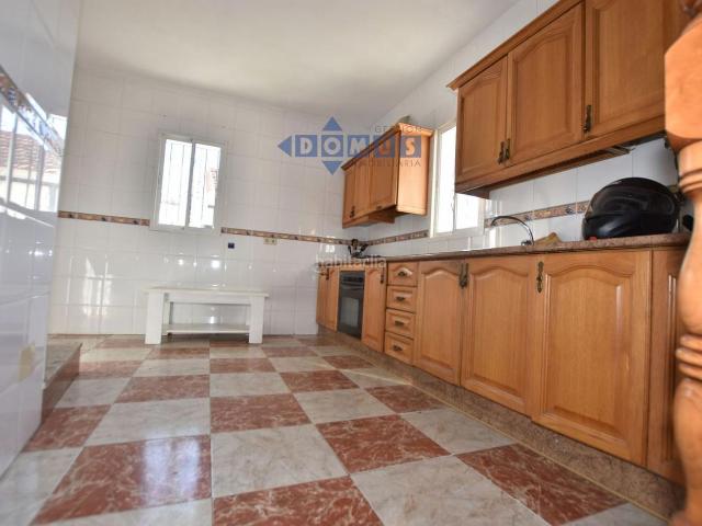 Casa en venta en Ronda, Centro. Amplia casa en venta con garaje. Casas.