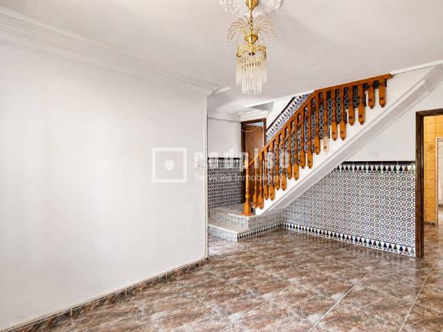 Casa en venta en Ronda, San Rafael. CASA ADOSADA DE 4 DORMITORIOS CON PATIO Y TERRAZA EN RONDA MÁLAGA. Casas.