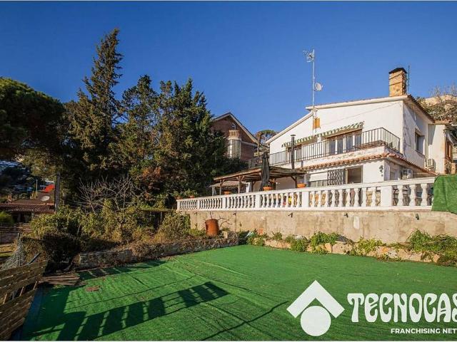 Chalet en venta en ronda Sant Pere Clara, Argentona, de 190 m² 6 habitaciones por 390.000