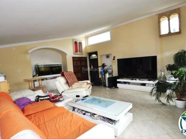 Casa en venta en Roses, Nord Costa Brava. Casa con jardín y dos apartamentos. Casas.