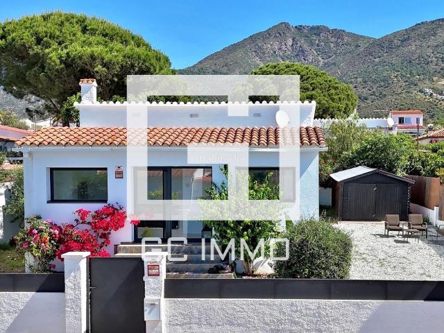 Casa en venta en Roses, Nord Costa Brava. Villa independiente reformada de 3 dormitorios en Roses. Casas.