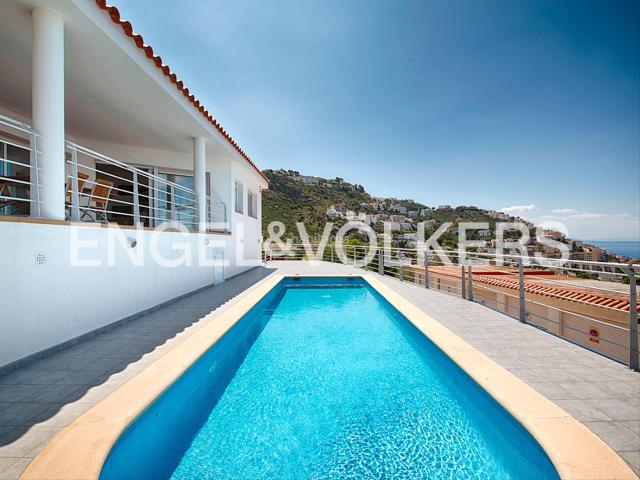 Casa en venta en Roses, Els Grecs Mas Oliva Costa Brava. Casa con vistas al mar cerca del centro. Casas.