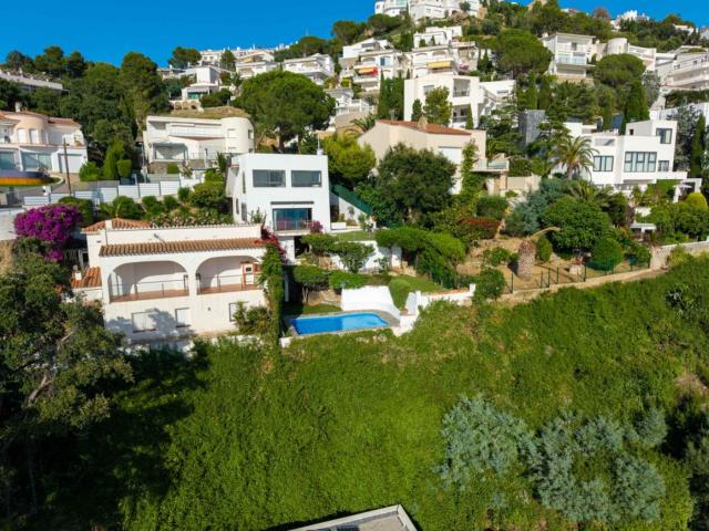 Casa en venta en Roses, Puig Rom Canyelles Almadrava Costa Brava. Casa en Puig Rom con vistas panorámicas a la bahía de Roses. Casas.