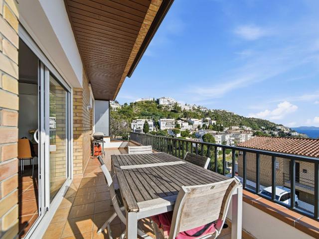 Casa en venta en Roses, Puig Rom Canyelles Almadrava Costa Brava. Magnífica casa con vistas panorámicas al mar en Puig Rom. Casas.