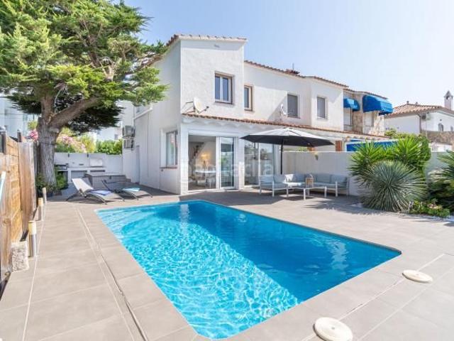 Casa en venta en Roses, Santa Margarida Costa Brava. Casa en venta en Roses Girona. Casas.