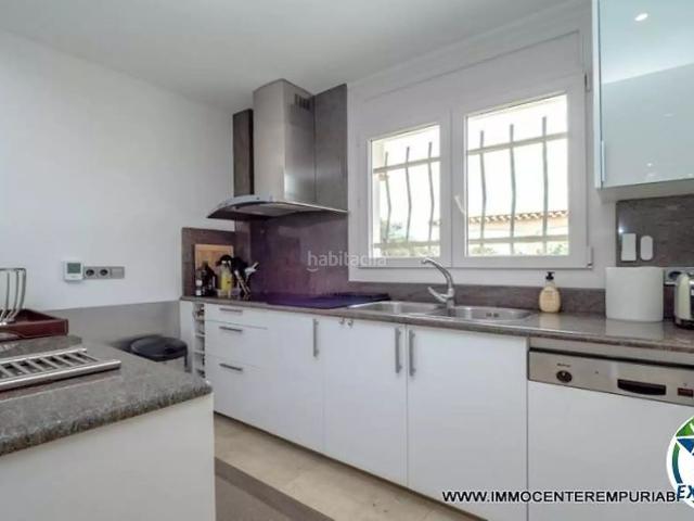 Casa en venta en Roses, Santa Margarida Costa Brava. Magnífica villa de lujo con amarre de 30 metros. Casas.