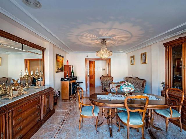 Casa en venta en Roquetas de Mar, Aguadulce Sur. Grandisima casa sobre localedificio con muchas posibilidades en pleno centro de Aguadulce. Casas Roquetas de.