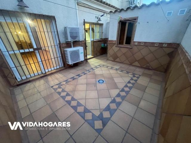 Casa en venta en Rota, Bahia Luz La Forestal. En el corazón de Rota, un lugar donde el sol parece brillar con más fuerza y la brisa marina lo envuelve todo con su frescura, se. Casas.