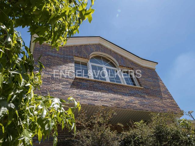 Casa en venta en Rozas de Madrid Las, Marazuela El Torreón. Elegante vivienda unifamiliar con jardín privado, piscina y gran luminosidad. Casas Rozas de Madrid.