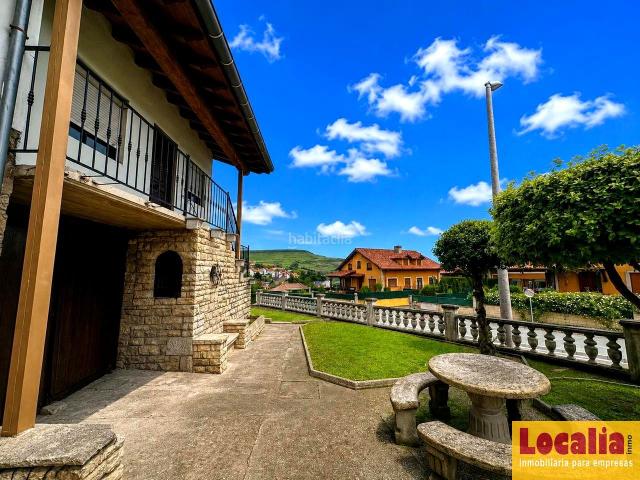 Casa en venta en Suances. Chalet para reformar con amplio terreno en Suances. Casas.