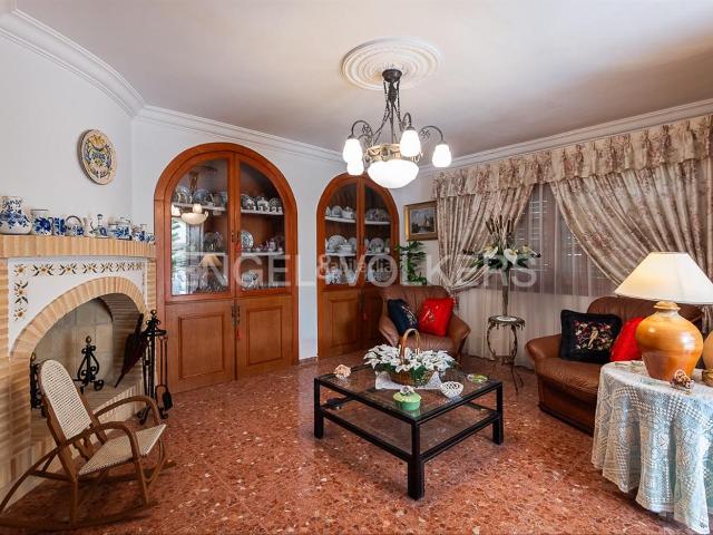 Casa en venta en Sueca, El Perelló. Magnífica casa con piscina privada junto al mar. Casas.