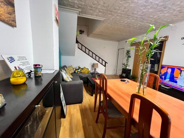 Casa en venta en Sabadell, Ca n'Oriac. Espectacular casa independiente en Av. Matadepera con terrazas, apartamento independiente y múltiples espacios. Casas.