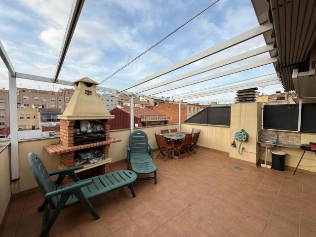 Casa en venta en Sabadell, Can Rull. Casa seminueva Amueblada con terraza en la azotea para disfrutar al máximo!. Casas.