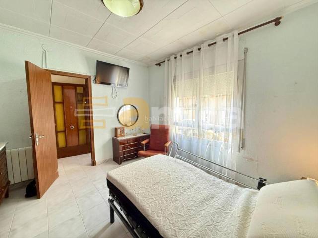 Casa en venta en Sabadell, Can Rull. Casa PARA REFORMAR y con DOS TERRAZAS en Can Rull. Casas.