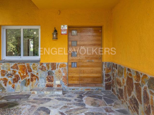 Casa en venta en Sabadell, Castellarnau. Espectacular casa 4 vientos, Gran Terreno privilegiado. Casas.