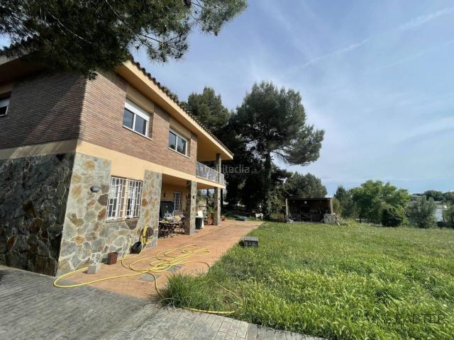 Casa en venta en Sabadell, Castellarnau. Fabter Realty presenta. casa de lujo a 4 vientos en Castellarnau Confort en una sola planta, domótica y gran parcela. Casas.