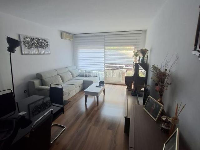 Casa en venta en Sabadell, Centre. Casa al centre de Sabadell amb garatge per a 2 cotxes i terrassa. Casas.