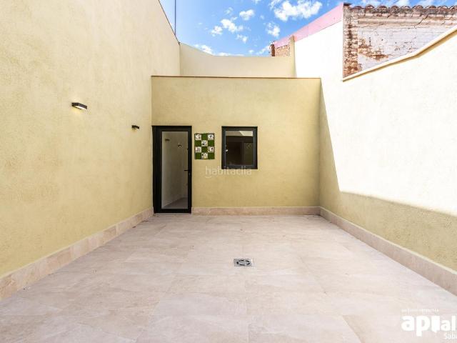 Casa en venta en Sabadell, Centre. CASA EN EL CENTRO REFORMADA A ESTRENAR CON PATIO y TERRAZA. Casas.