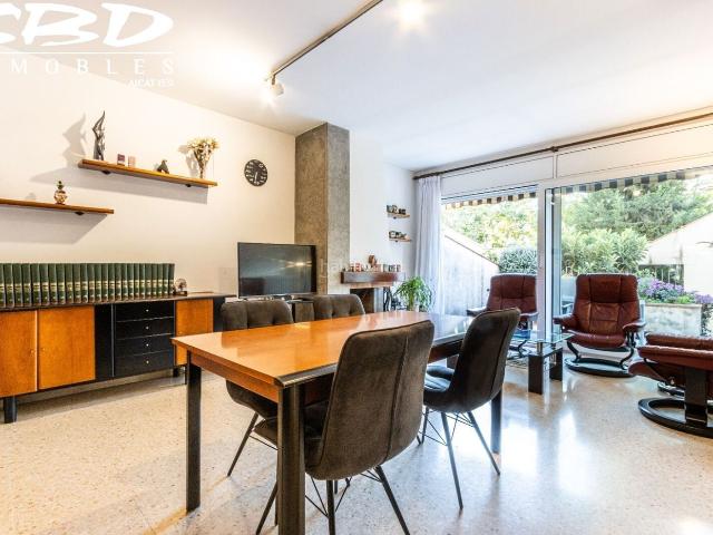 Casa en venta en Sabadell, Creu Alta. CASA CON GARAJE PARA 2 COCHES, TERRAZAS Y GRAN POTENCIAL EN PLENA CREU ALTA. Casas.