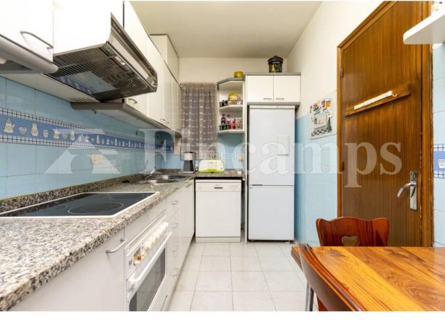 Casa en venta en Sabadell, Creu de Barberà. Casa con garaje y buhardilla. Casas.