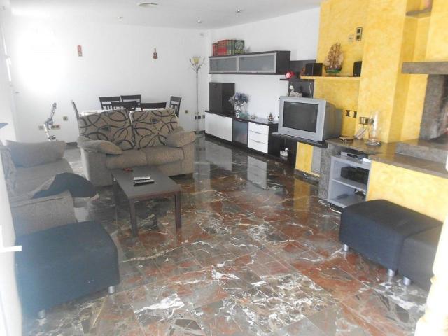 Chalet en venta en Sabadell, de 300 m² 4 habitaciones por 460.000