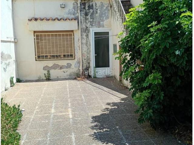 Casa en venta en Sabadell, Eixample. casa en planta baja con gran patio de 80 m en lEixample de Sabadell. Casas.