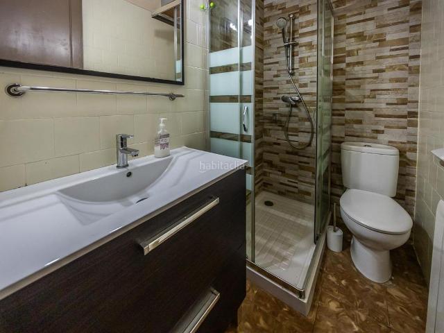 Casa en venta en Sabadell, Els Merinals. CASA CON MUCHAS POSIBILIDADES EN ZONA MERINALES. Casas.