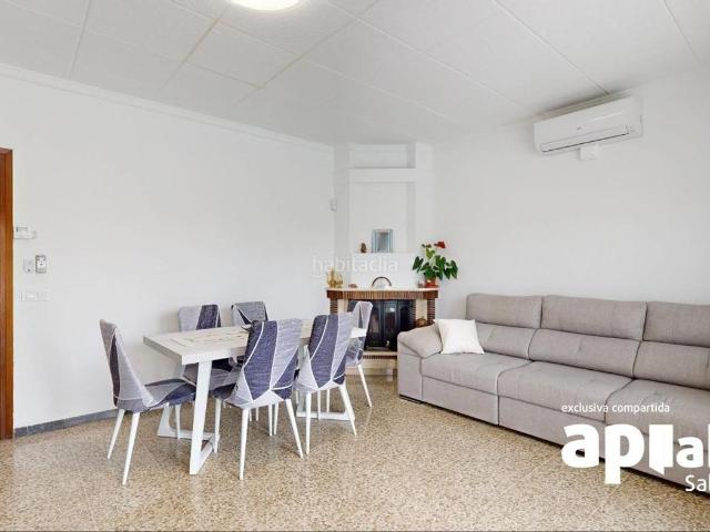 Casa en venta en Sabadell, Gràcia. CASA ADOSADA IDEAL PARA DOS FAMILIAS CON GARAJE EN BARBERÀ DEL VALLES. Casas.