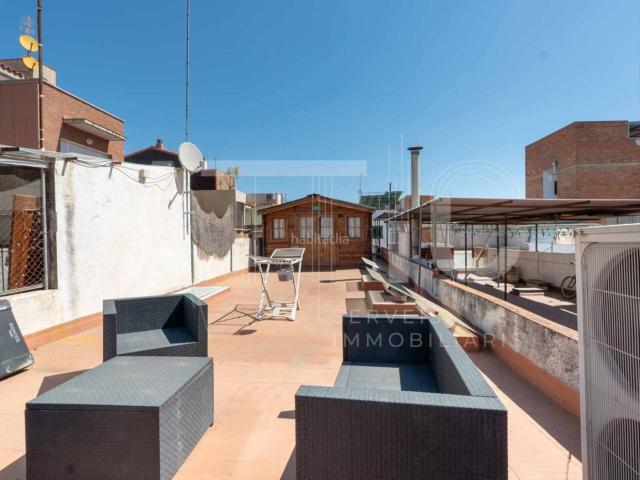 Casa en venta en Sabadell, La Plana del Pintor. OPORTUNIDAD! CASA TODA EN UNA PLANTA 3 HABITACIONES DOBLES, 2 BAÑOS, PATIO DE 30m Y TERRAZA DE 70m EN SABADELL NORD. Casas.
